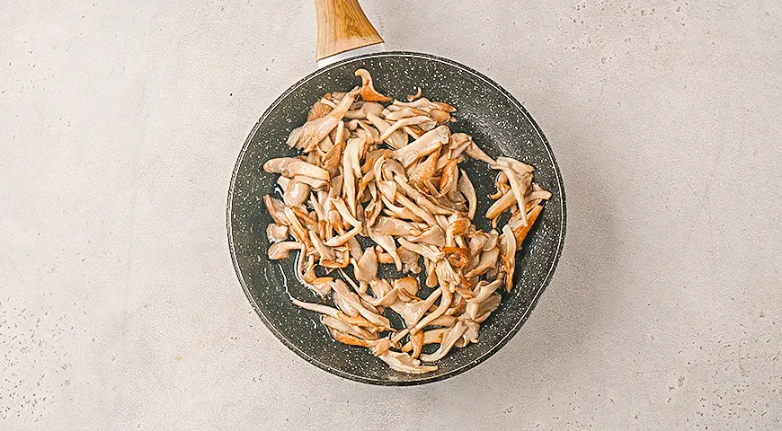 Постные вареники с тофу и грибами