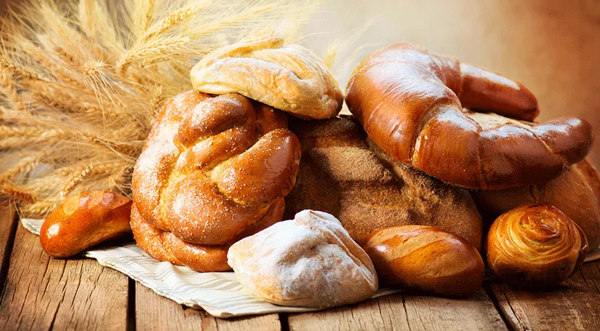 Хлеб и выпечка из белой муки - источники простых углеводов, которе быстро усваиваются