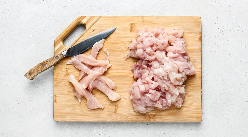 Рубленные куриные котлеты с помидорами