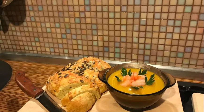 Вкусный тыквенный суп с тигровыми креветками