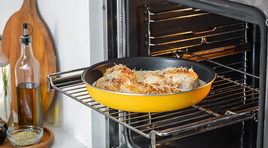 Куриная грудка в сливочном соусе с пармезаном