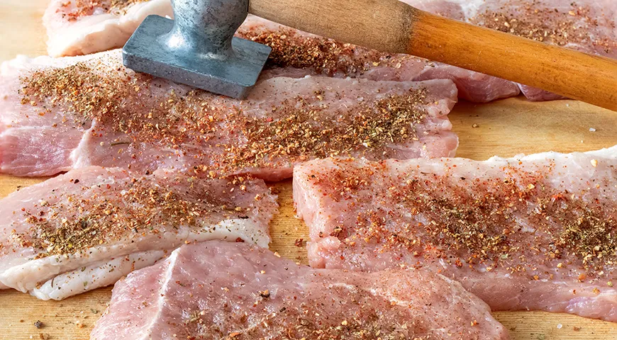 Адыгейскую соль можно использовать как сухой маринад для мяса