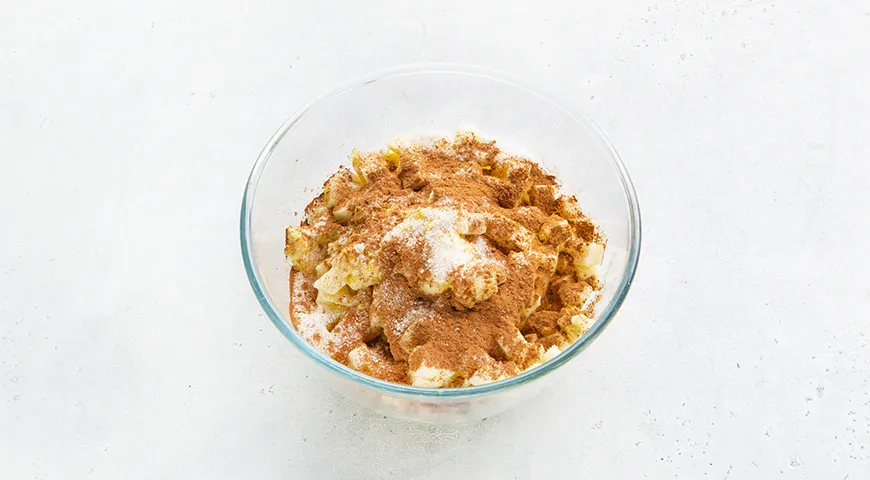 Яблочный штрудель из слоеного теста