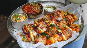 Шашлык из белой рыбы с мятным соусом