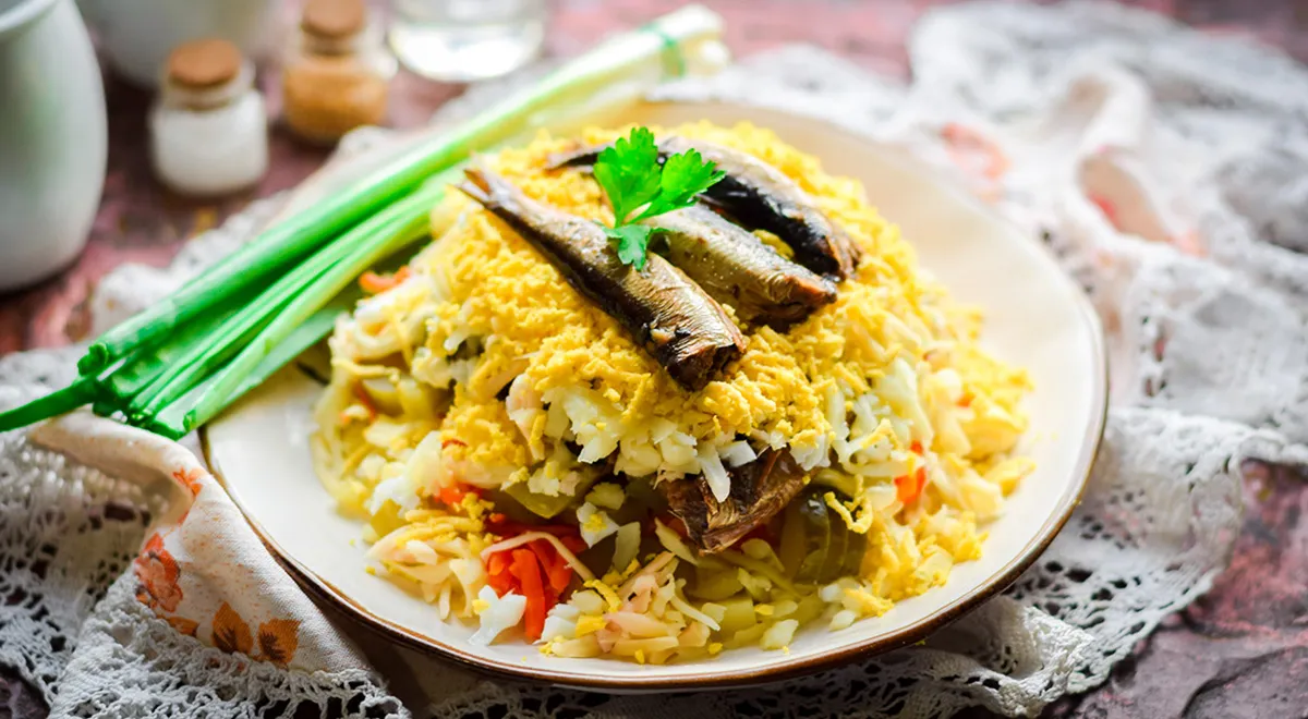 Салат Мимоза со шпротами и сыром