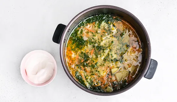 Назван элементарный способ сделать куриный суп вкуснее — не вареное яйцо