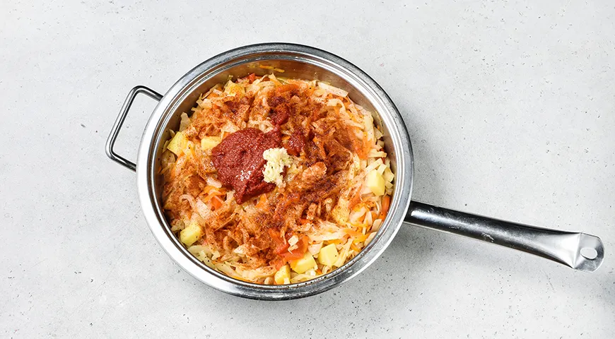 Тушеная капуста с картошкой