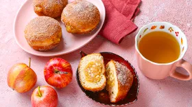 Пончики с яблоками и корицей
