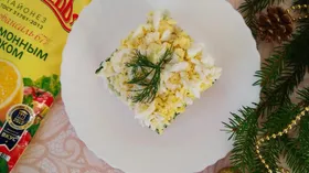 Салат "Новогодний с кукурузой, рисом и майонезом Махеевъ"