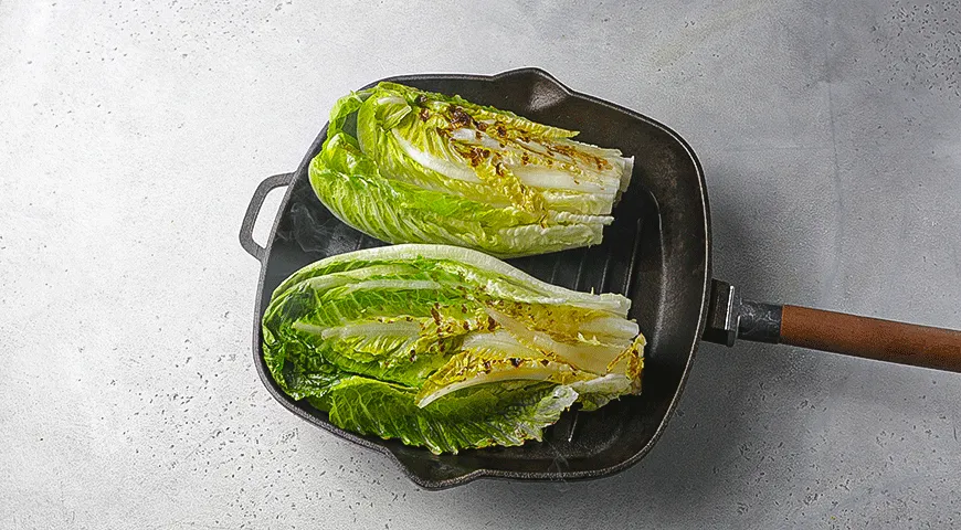 Жареный салат с кефирной заправкой