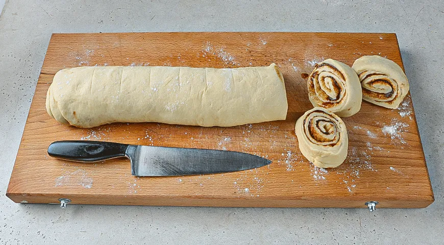 Венок из булочек с корицей