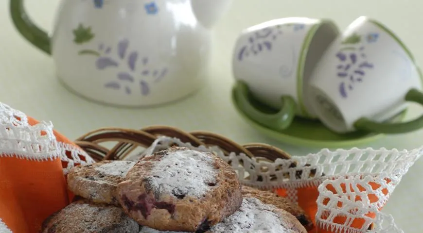 Творожное печенье с вишней