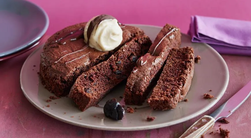Шоколадный кекс с черносливом и банановым мороженым от Ираиды Корягиной