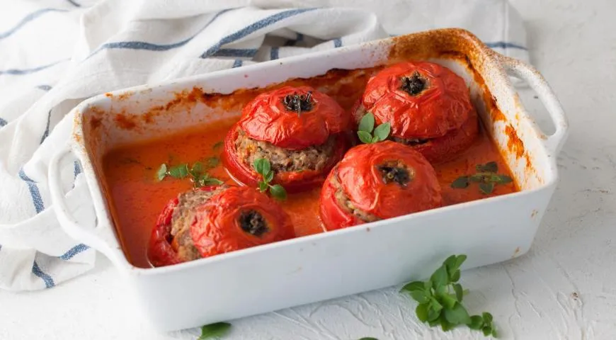 Фаршированные перцы с рисом и овощами в духовке