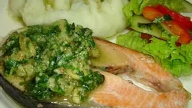 Рыба под зеленым соусом