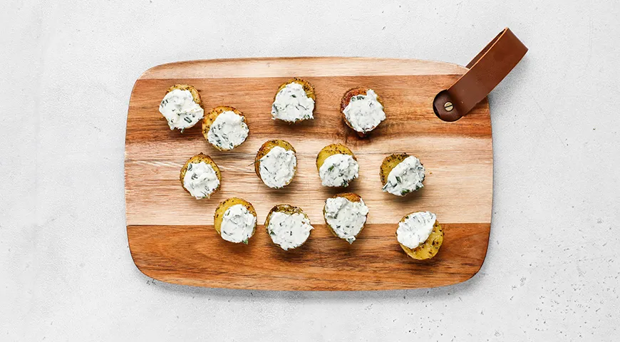 Канапе с мидиями на шпажках