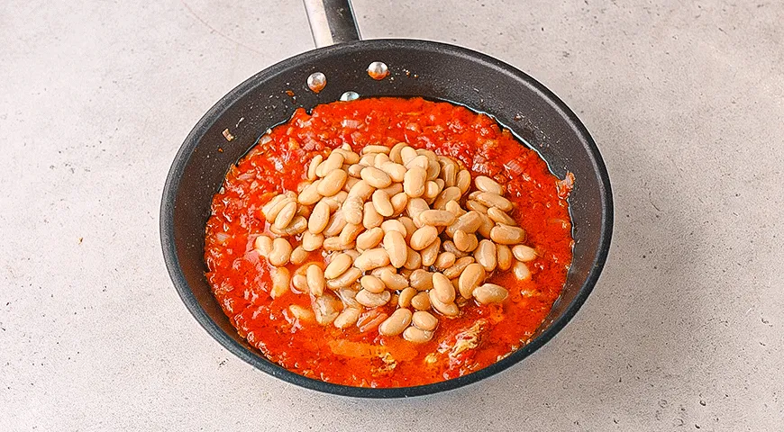 Тост с фасолью