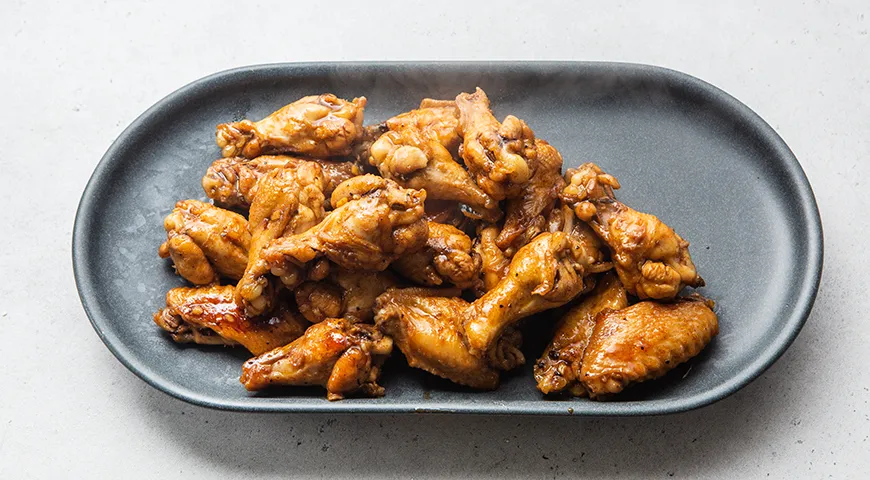 Куриные крылышки в пиве на сковороде