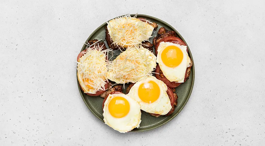 Куриное филе «под шубой» с яйцом