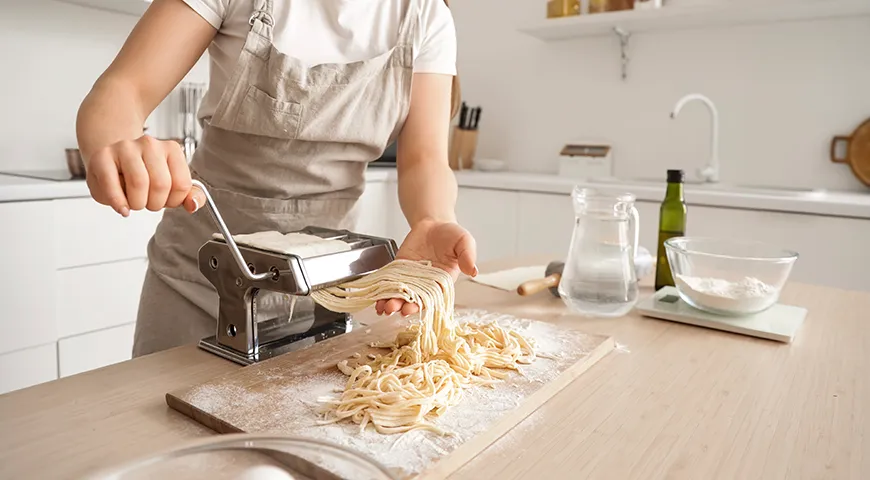 В своей классической форме макароны делают из 2 компонентов: воды и муки, полученной из твердых сортов пшеницы