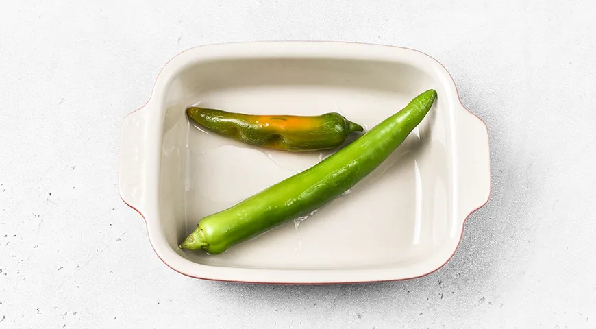 Запеченные перцы, маринованные с чесноком