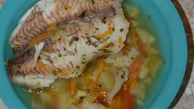Рыба в пряных травах с овощами