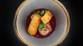 Рецепты с беконом, фруктами и соусами
