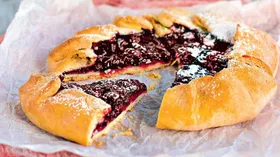 Простые рецепты с мукой и чёрной смородиной
