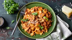 Рецепты с твёрдыми сырами, мясом и макаронами