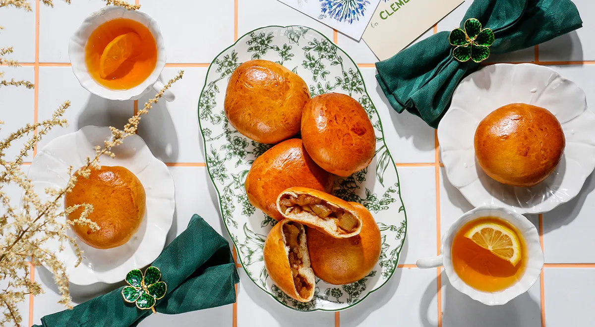 Рецепт сладких булочек с яблоками и корицей (можно использовать яблоки Фуджи)