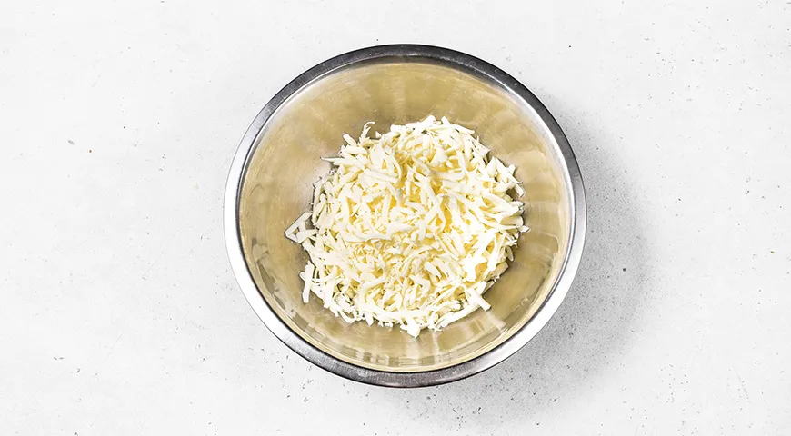 Куриные рулетики с моцареллой в беконе