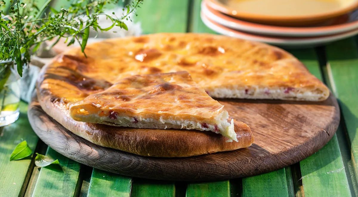 Хачапури с колбасой и сыром