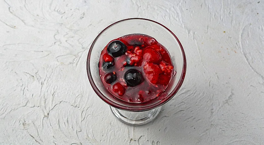 Ягодный кисель с мороженым