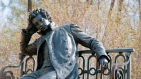 Бланманже, трюфели и «Страсбурга пирог нетленный»: что едят герои Пушкина