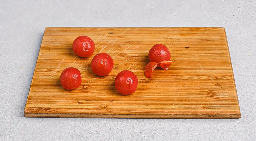 Рулетики из прошутто с козьим сыром и спаржей