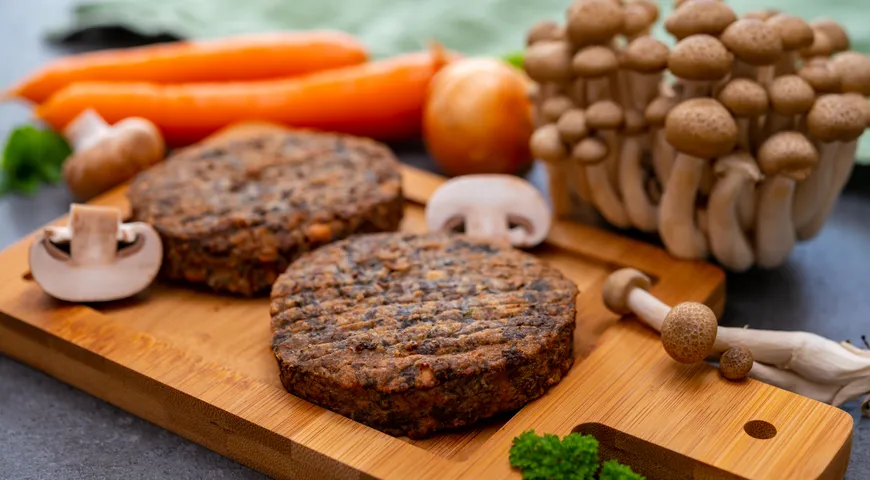 Хотя умами обычно связывают с мясными блюдами, вегетарианская кухня тоже богата этим вкусом