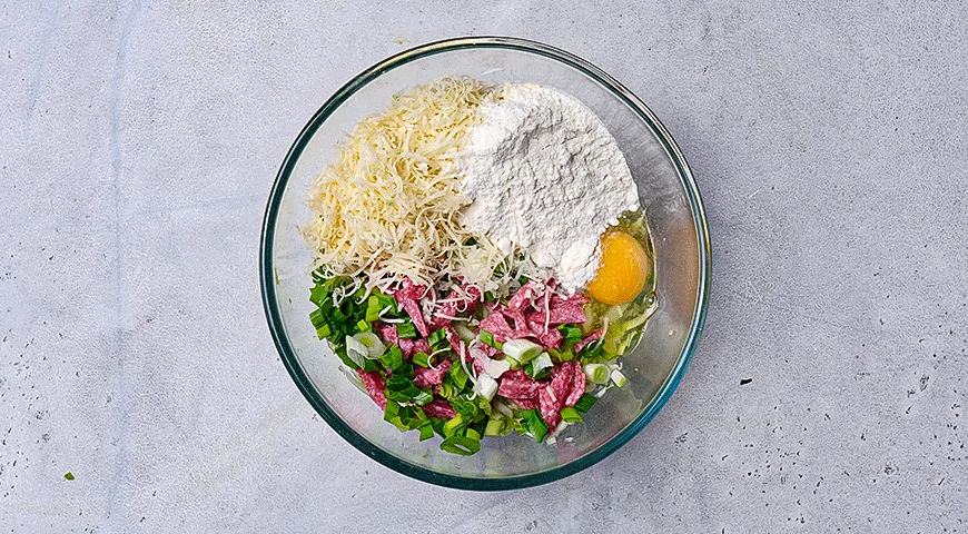 Оладьи из кабачков с сыром и салями