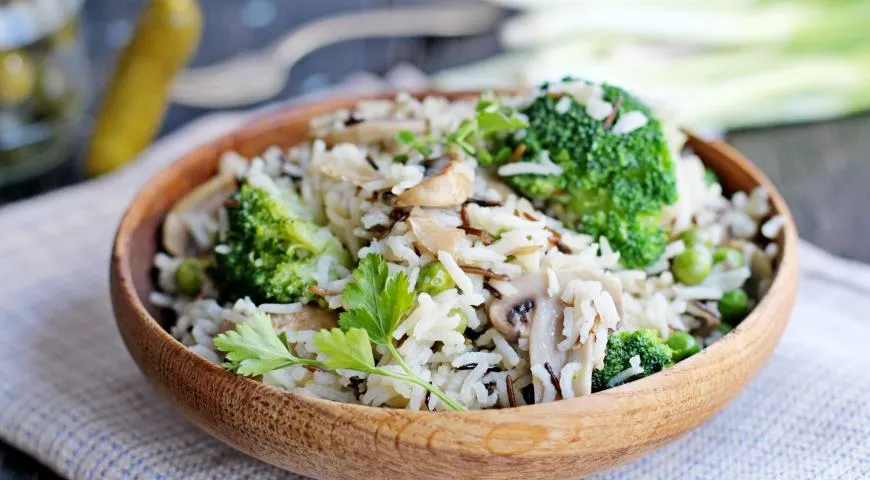 Рис с овощами и грибами