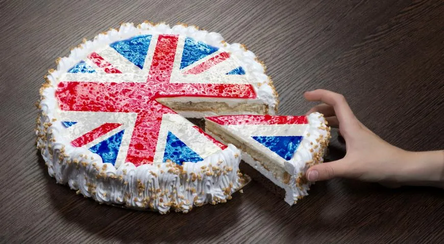 Торт в виде английского флага