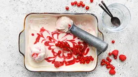 Мороженое из ягод и сливок