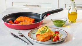 Лосось с песто из руколы и грецкого ореха