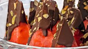 Рецепты с фруктами, шоколадом и фисташками