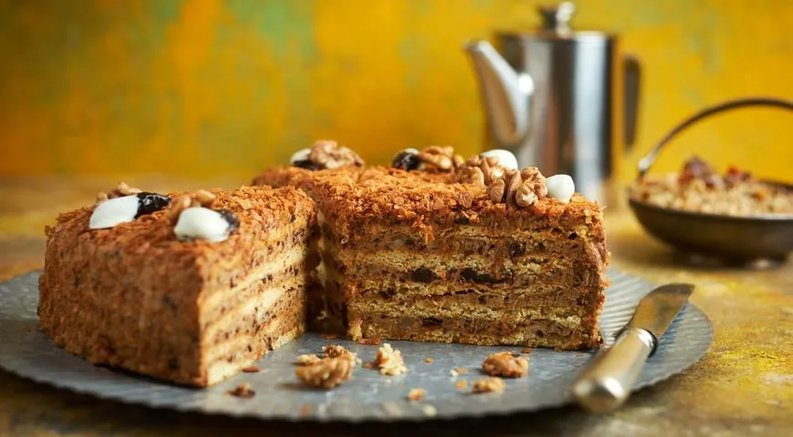 Домашний торт с черносливом и орехами