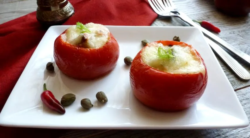 фаршированные помидорки черри. салат с тунцом и яйцом и помидором. фаршированный тунец. помидоры с тунцом.