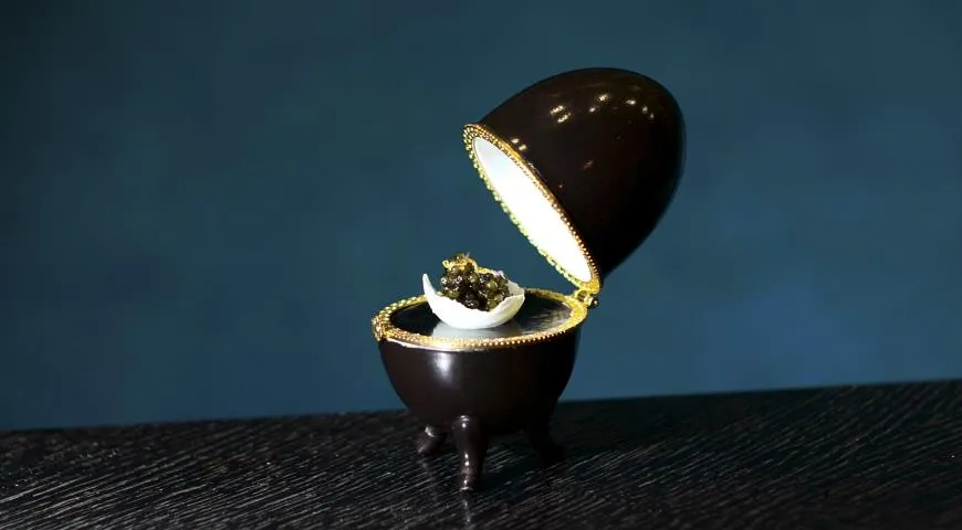 «Яйцо Фаберже» с черной икрой, «Кококо»