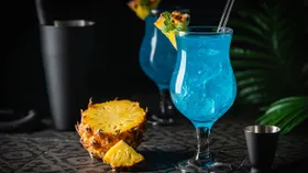 Коктейль с «Блю кюрасао» и ромом