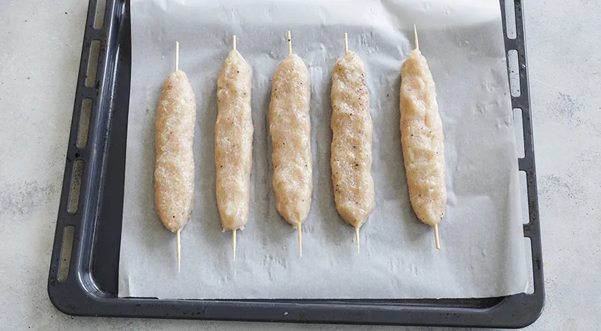 Люля из индейки можно&nbsp;запечь в духовке&nbsp;