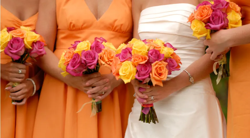 Оранжевый – выбор цвета для подружек невесты