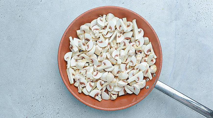 Пельмени с грибным соусом и трюфельным маслом