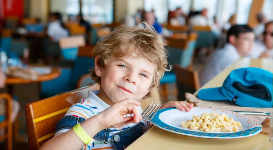 Вашему чаду-любителю макарон с сыром можно все принести с собой в термосе и вкусно поесть в школе